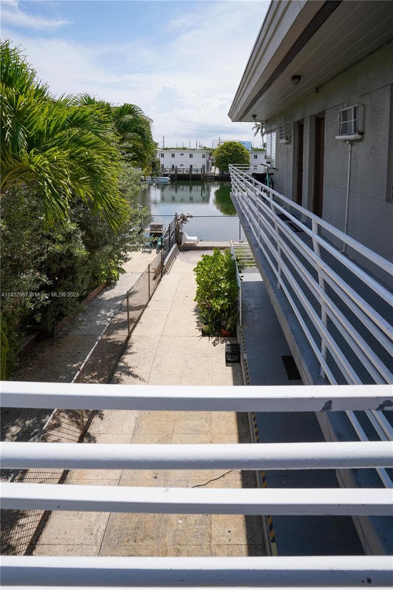 A11832667 — Miami Beach — 11