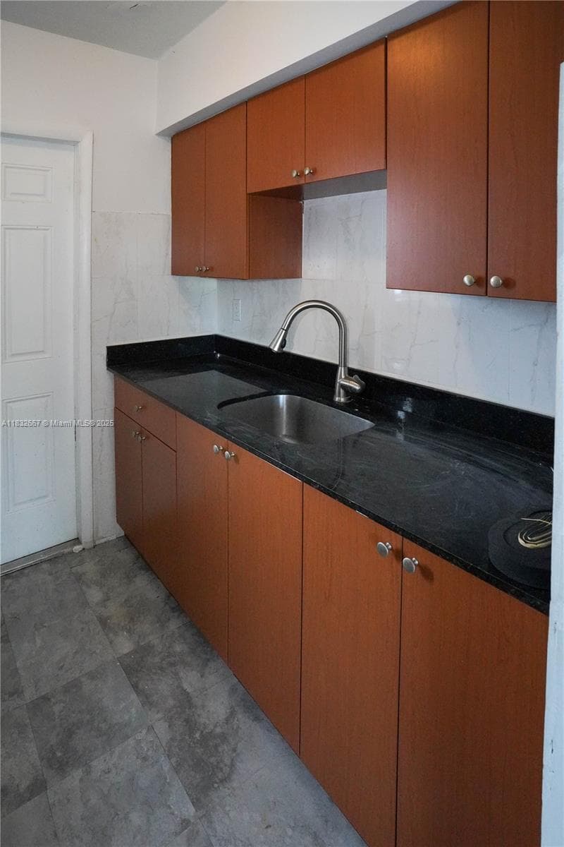 A11832667 — Miami Beach — 40