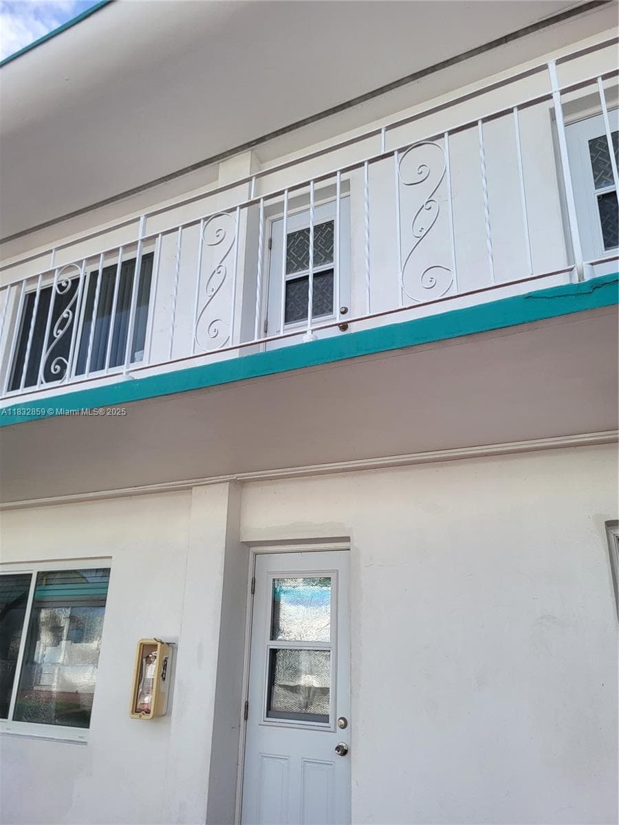 A11832859 — Miami Beach — 2