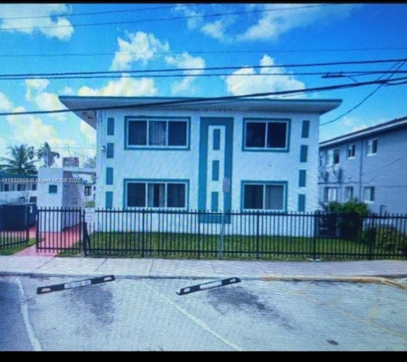 A11832859 — Miami Beach