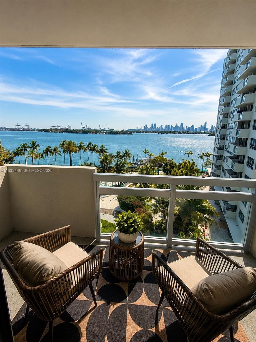 A11833448 — Miami Beach — 13