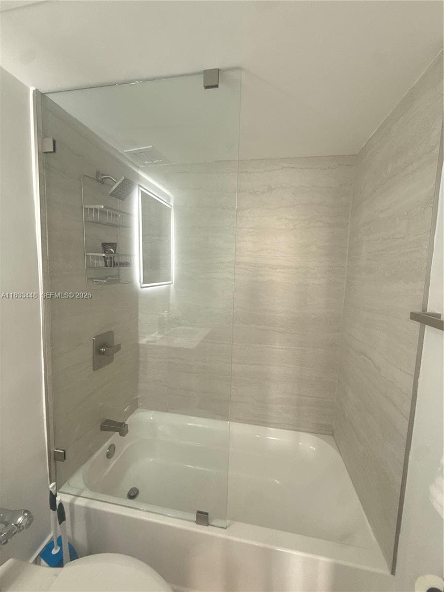 A11833448 — Miami Beach — 12