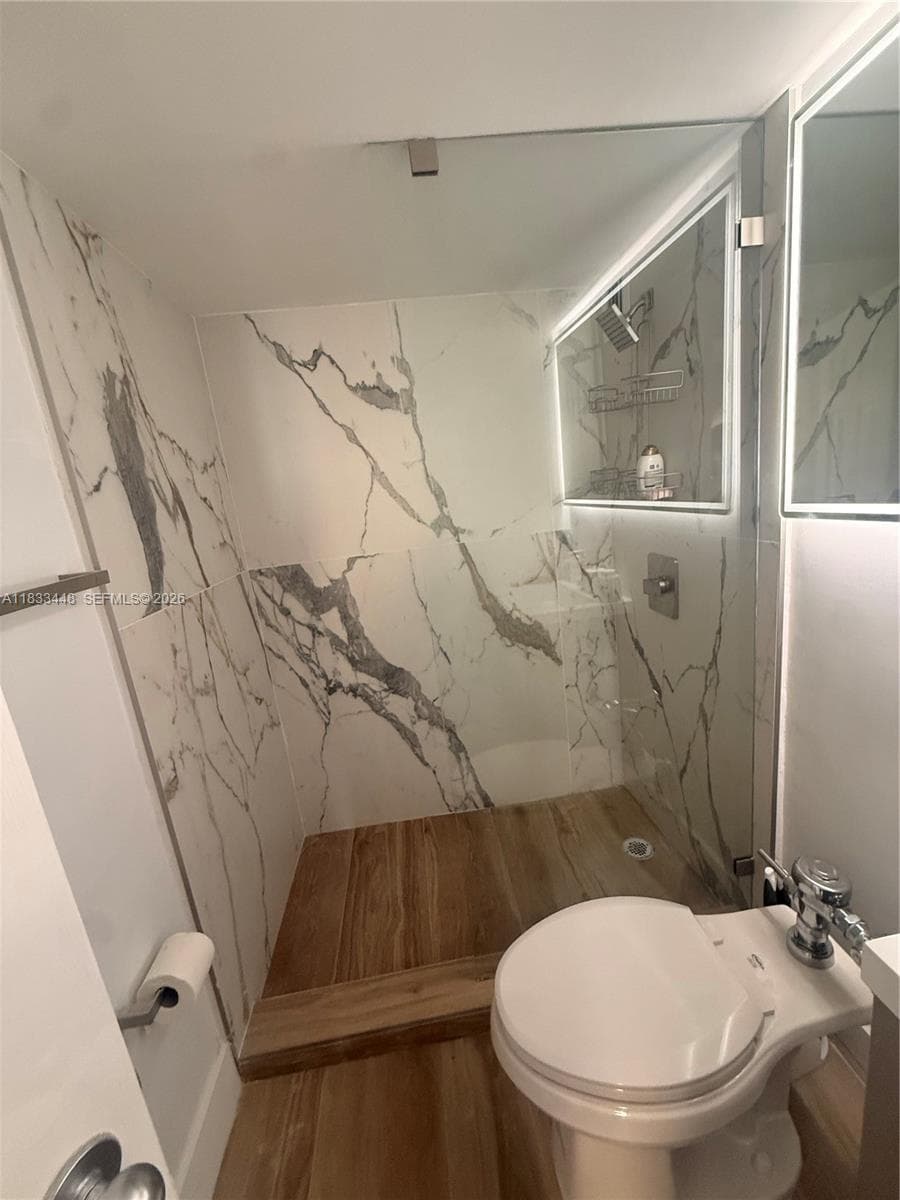 A11833448 — Miami Beach — 10
