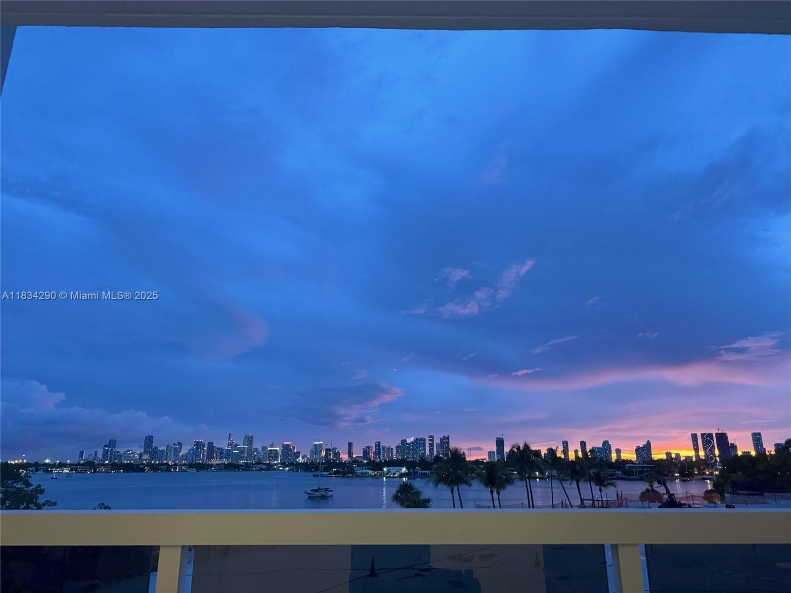 A11834290 — Miami Beach — 2