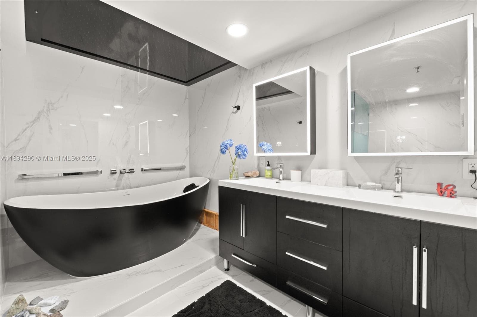 A11834290 — Miami Beach — 15
