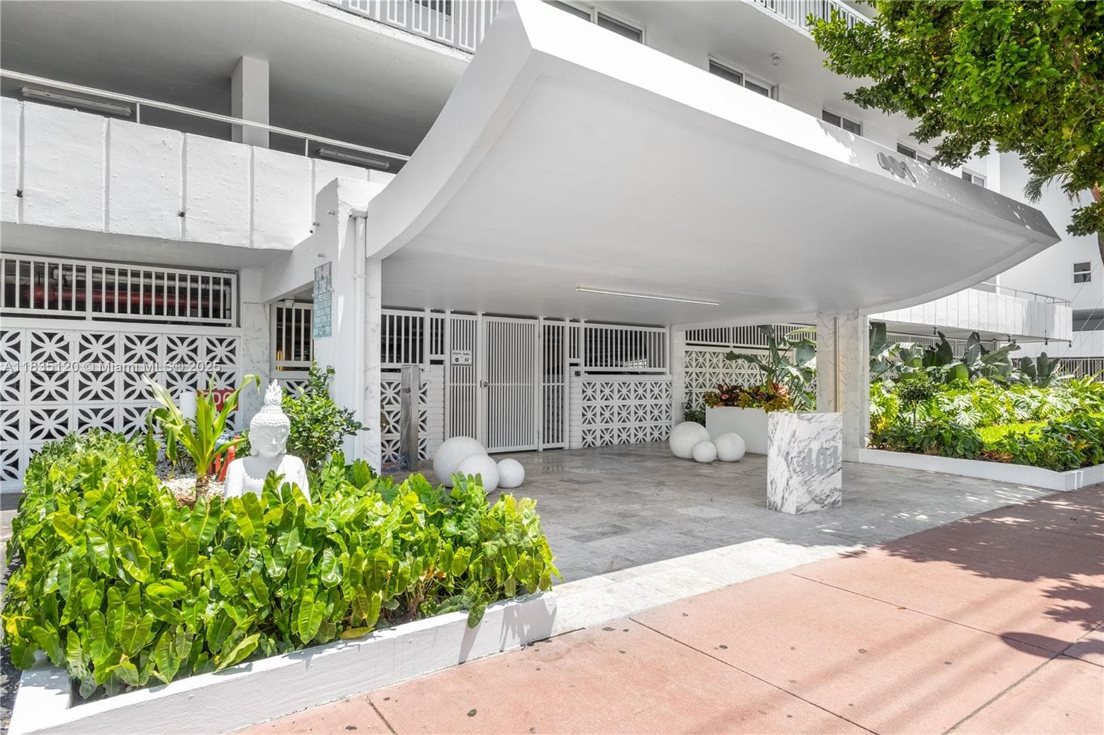 A11835120 — Miami Beach — 21