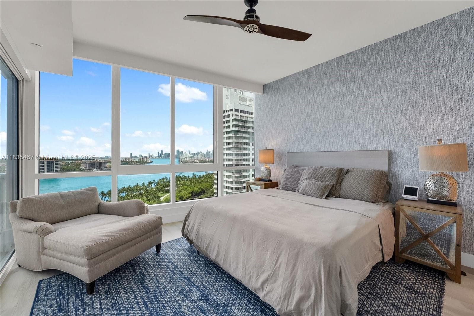 A11835467 — Miami Beach — 26