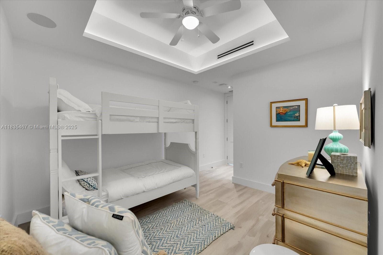A11835467 — Miami Beach — 28