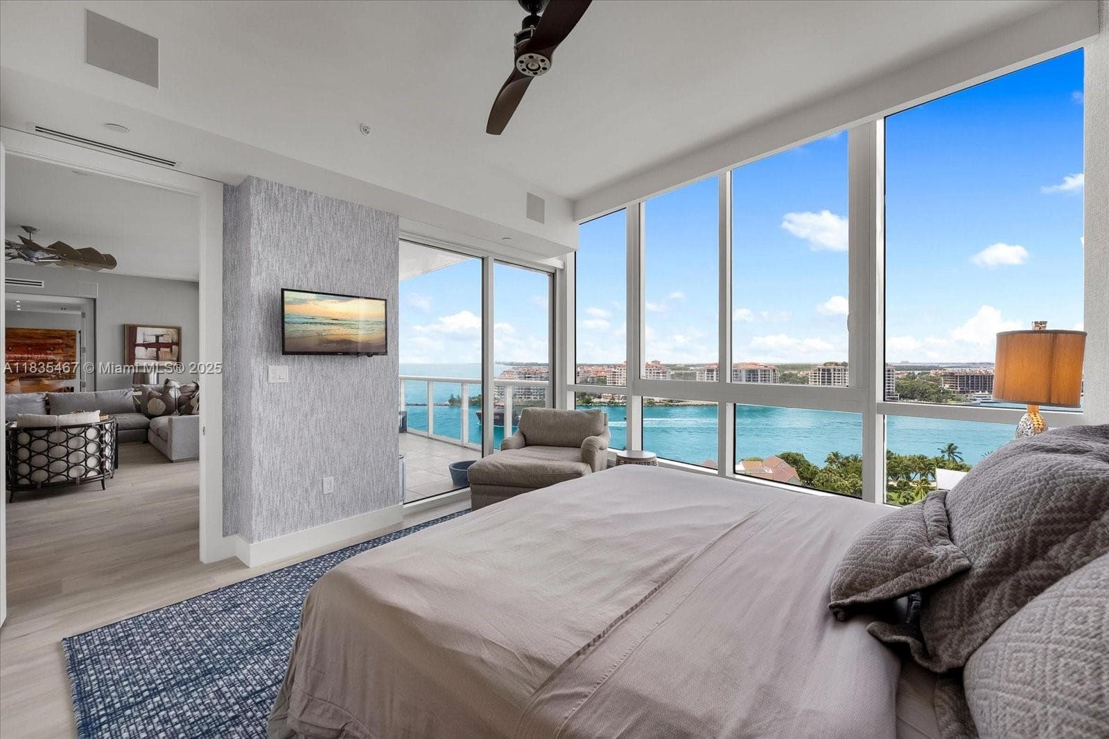 A11835467 — Miami Beach — 24