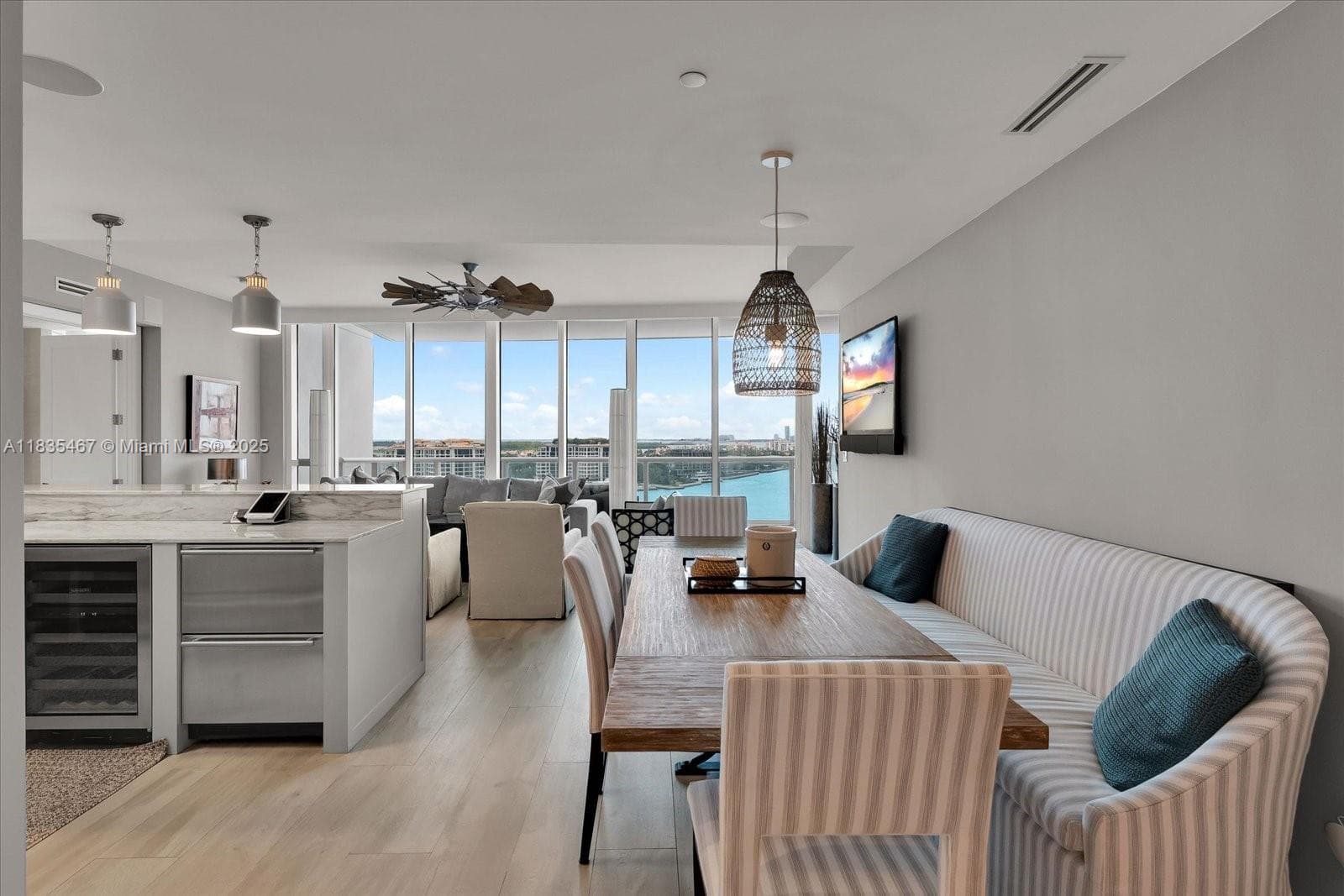 A11835467 — Miami Beach — 10