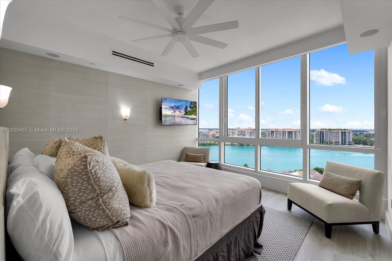 A11835467 — Miami Beach — 14
