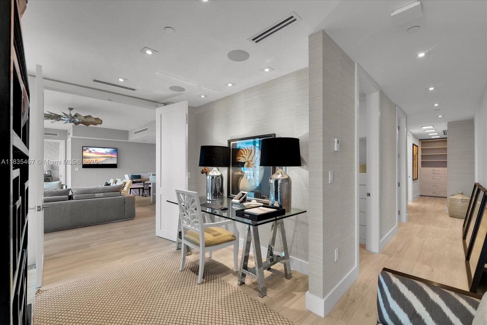 A11835467 — Miami Beach — 15
