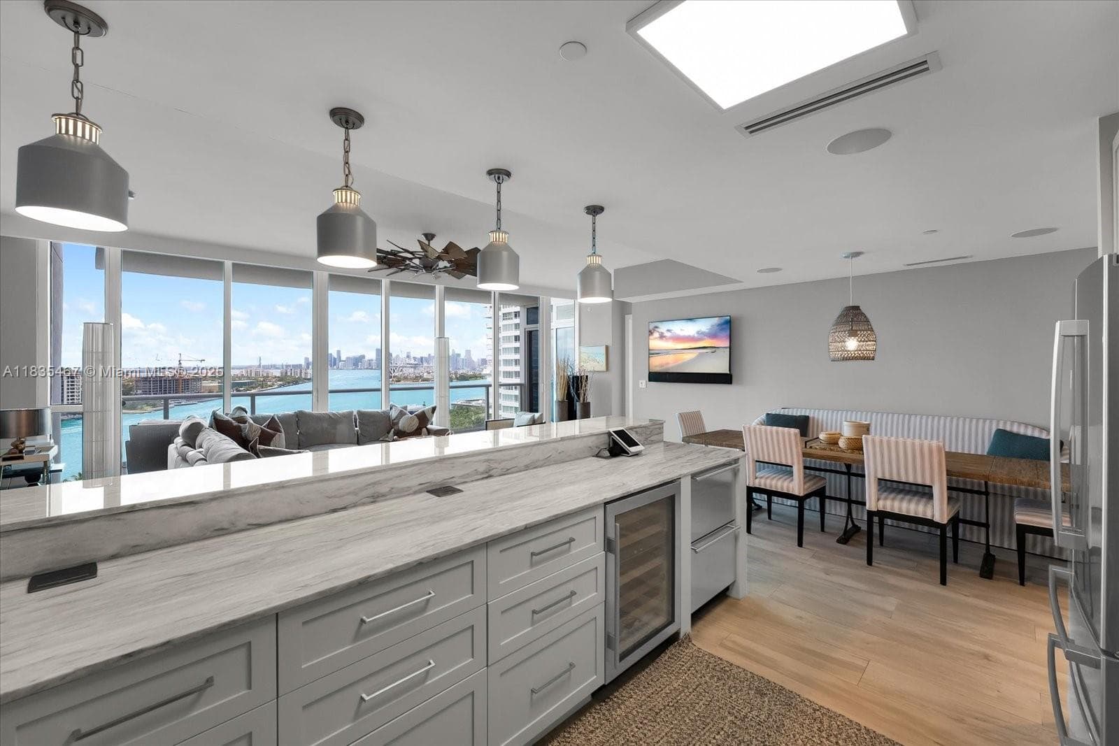 A11835467 — Miami Beach — 35