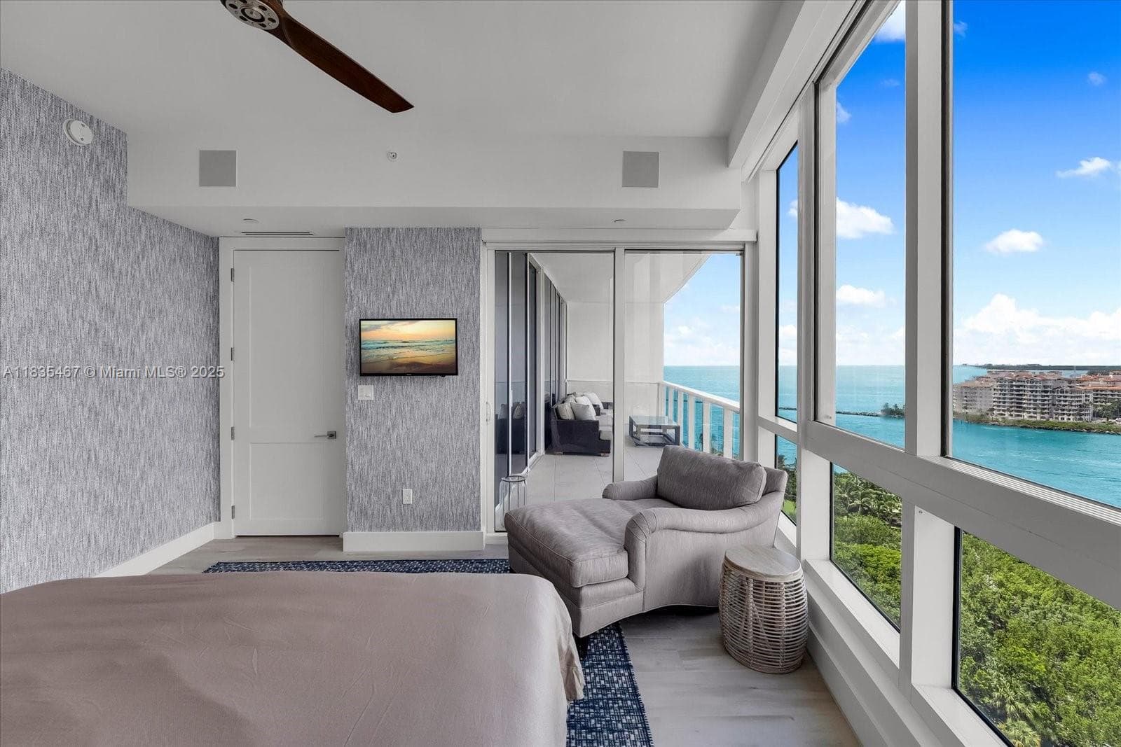 A11835467 — Miami Beach — 25