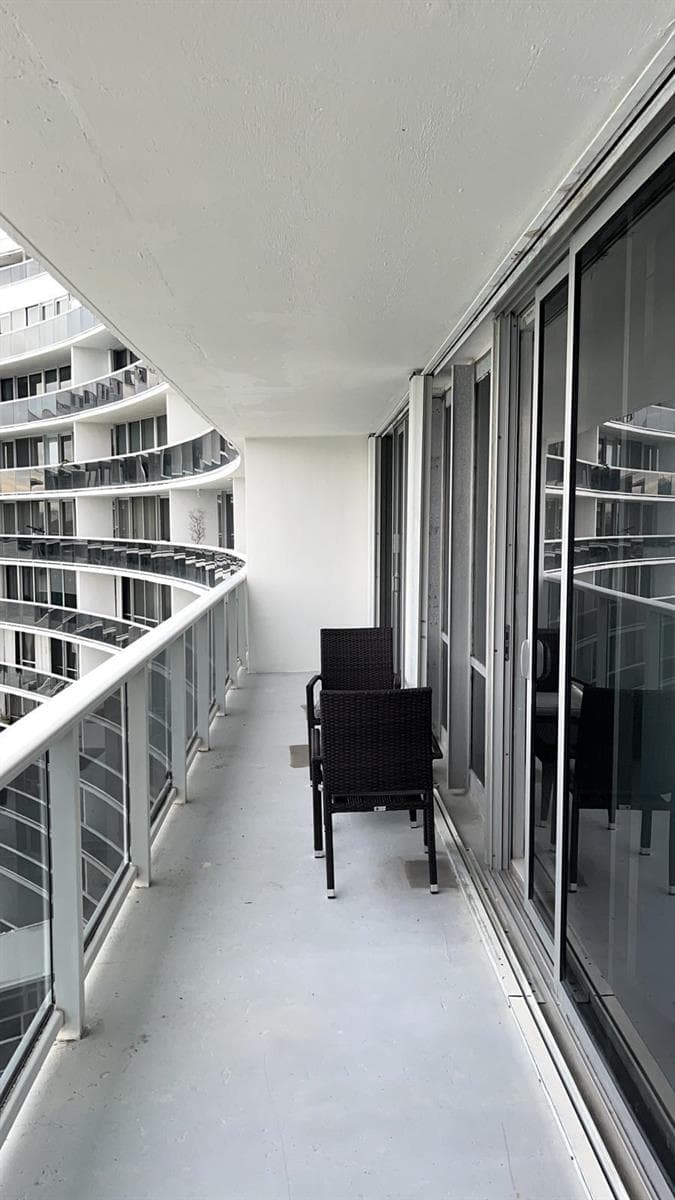 R11105499 — Miami Beach — 13