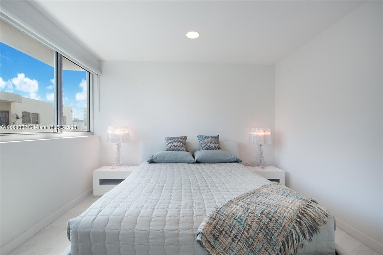A11836009 — Miami Beach — 13