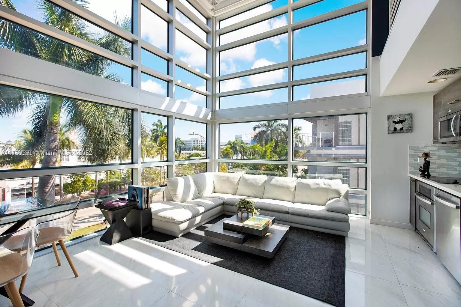 A11836009 — Miami Beach