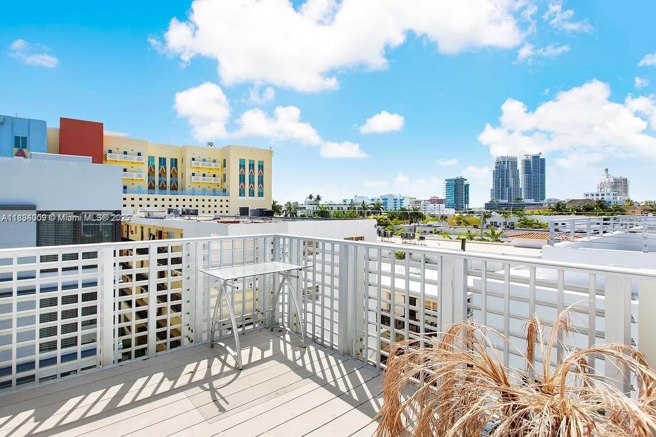 A11836009 — Miami Beach — 15