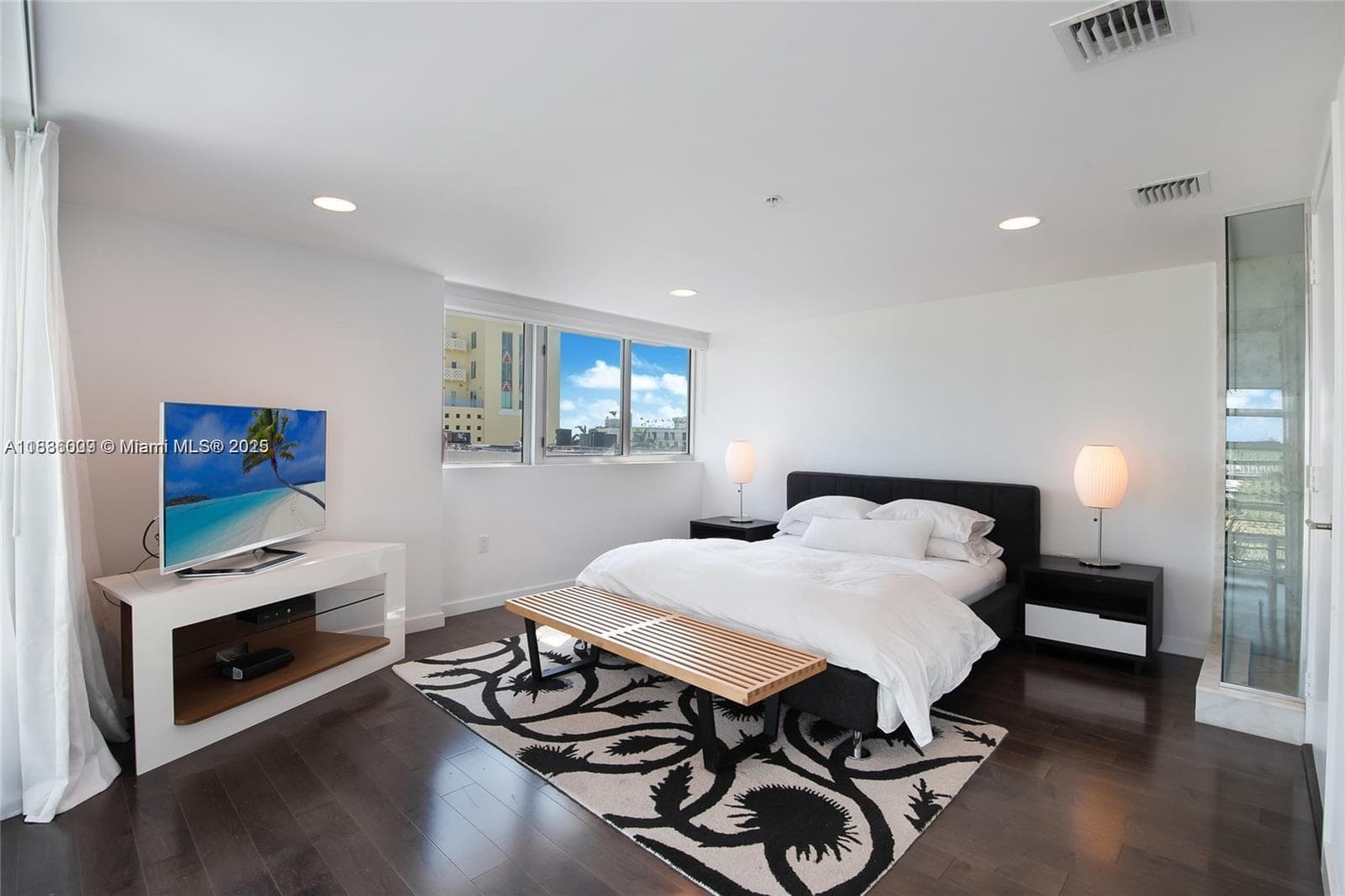 A11836009 — Miami Beach — 8