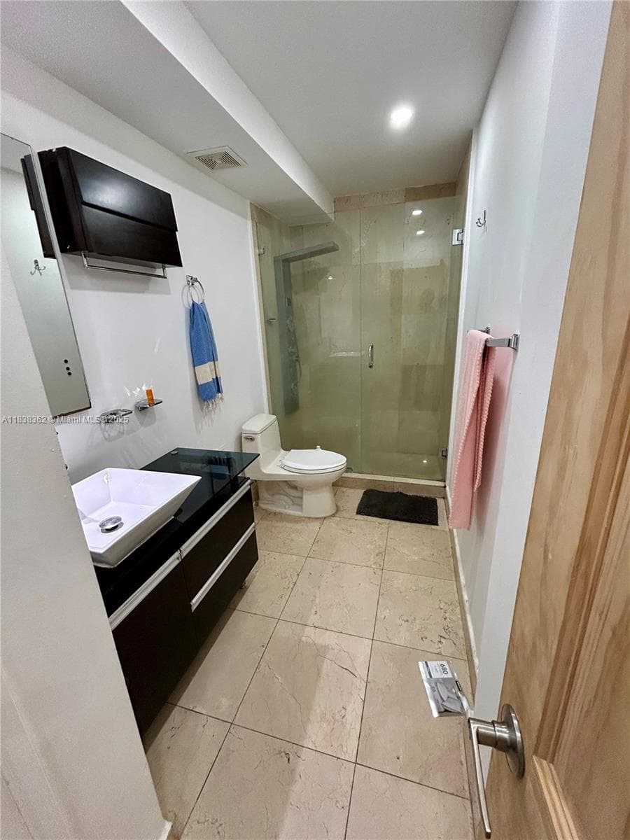 A11838362 — Miami Beach — 27