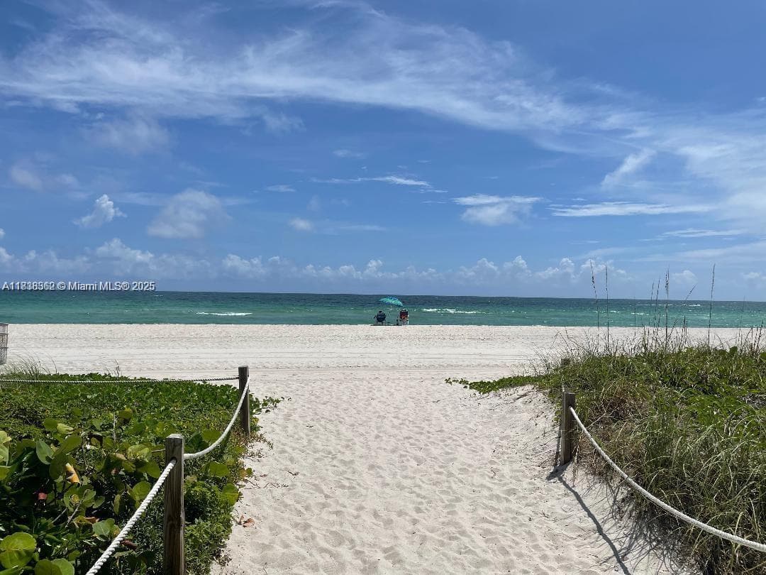 A11838362 — Miami Beach — 2