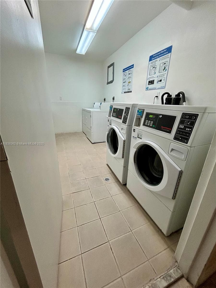 A11838362 — Miami Beach — 42