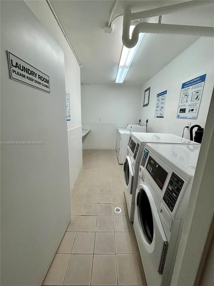 A11838362 — Miami Beach — 43