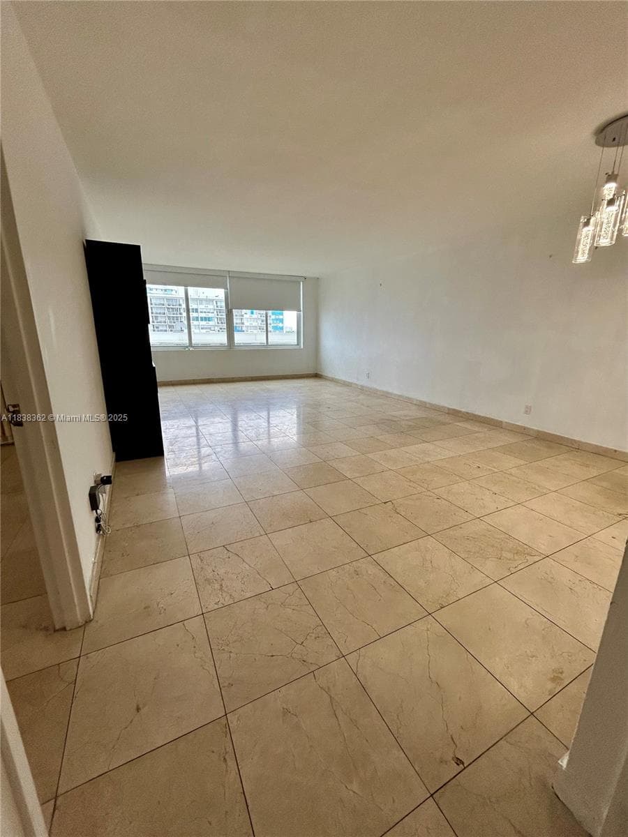 A11838362 — Miami Beach — 34