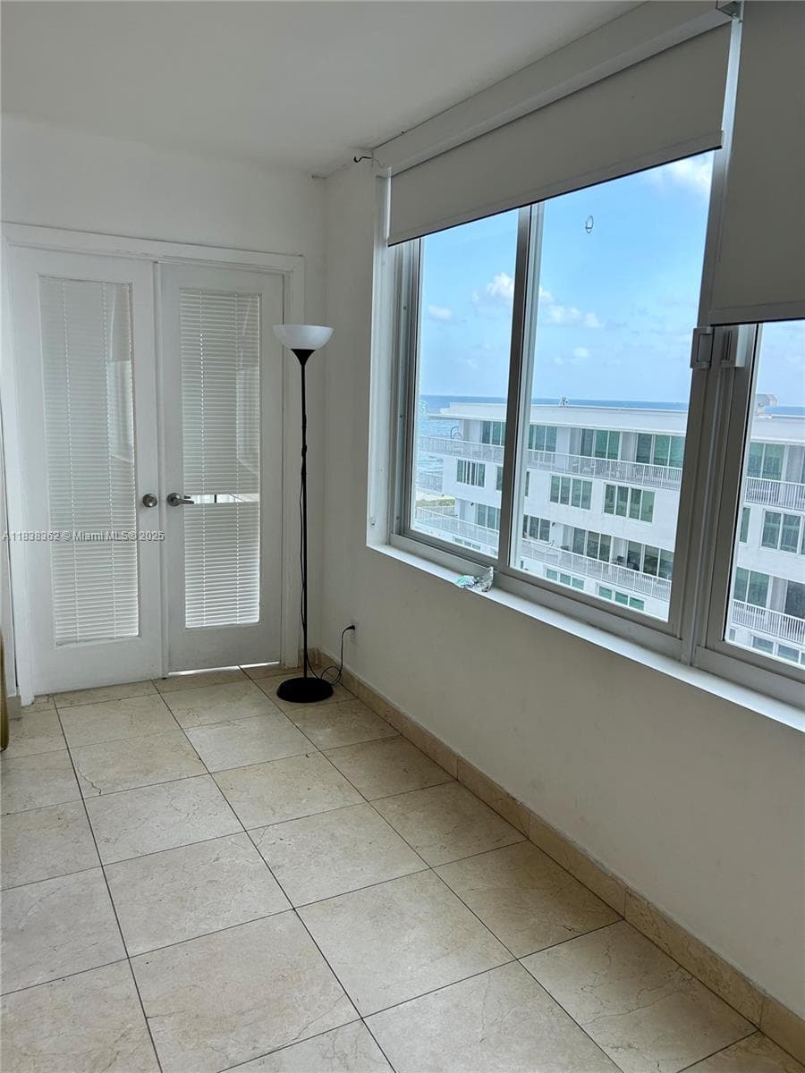 A11838362 — Miami Beach — 38