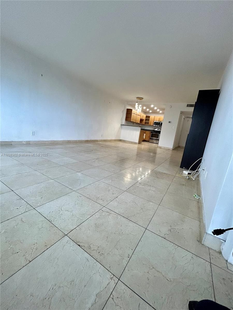 A11838362 — Miami Beach — 37