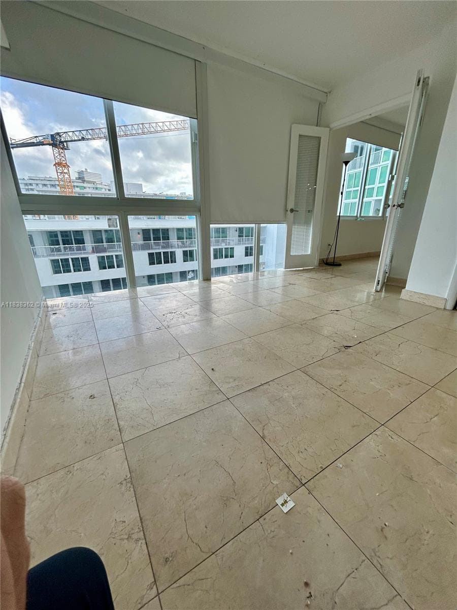 A11838362 — Miami Beach — 40