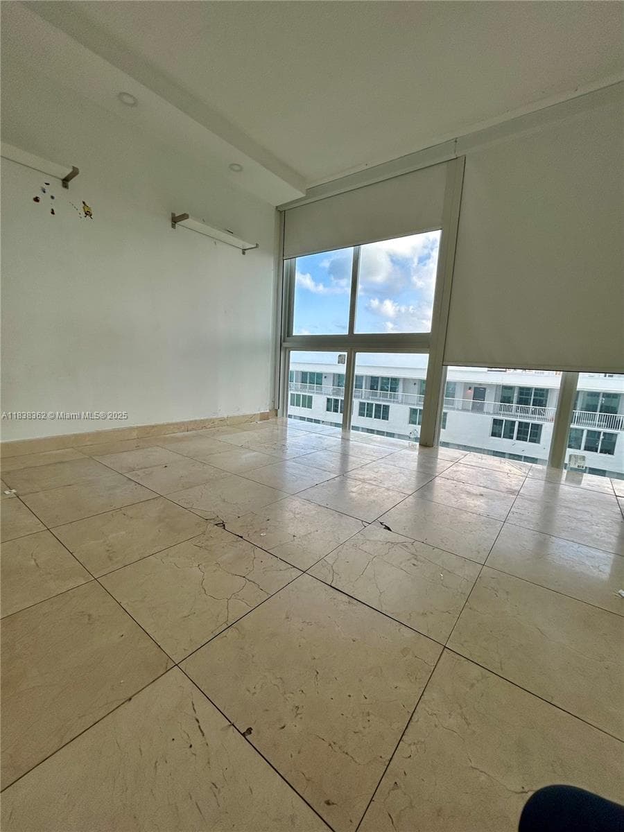 A11838362 — Miami Beach — 39