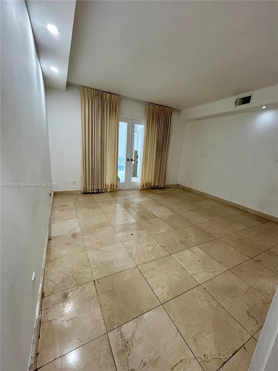 A11838362 — Miami Beach — 29