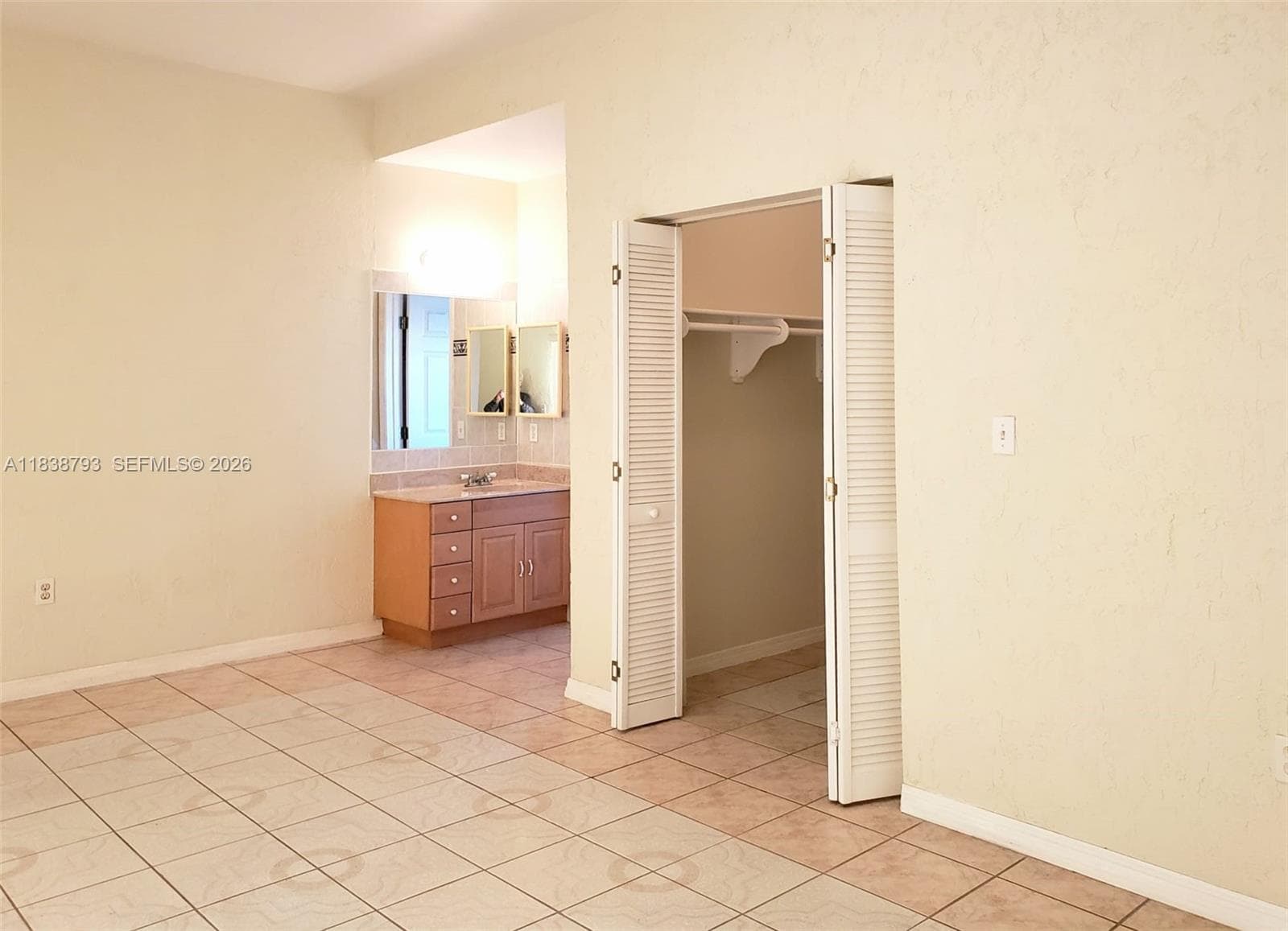 A11838793 — Miami Beach — 31