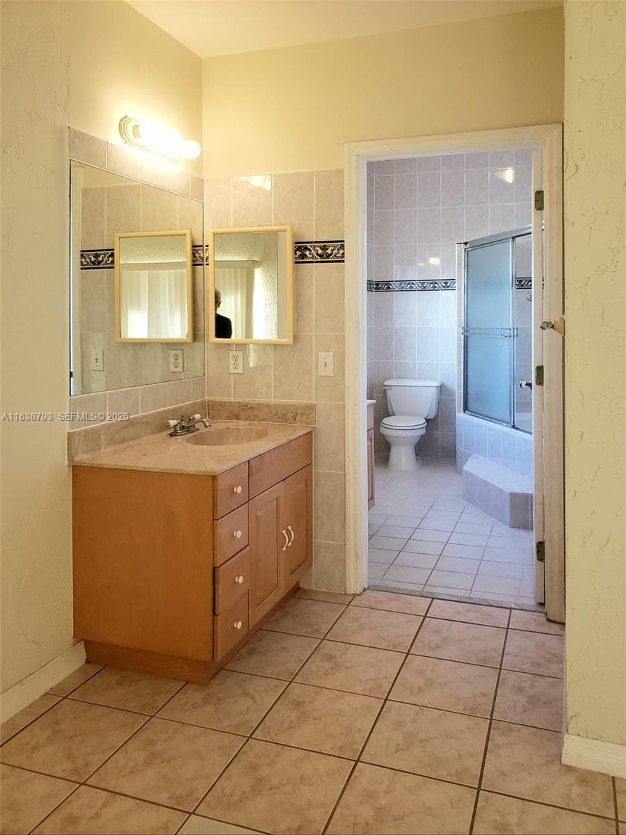 A11838793 — Miami Beach — 29