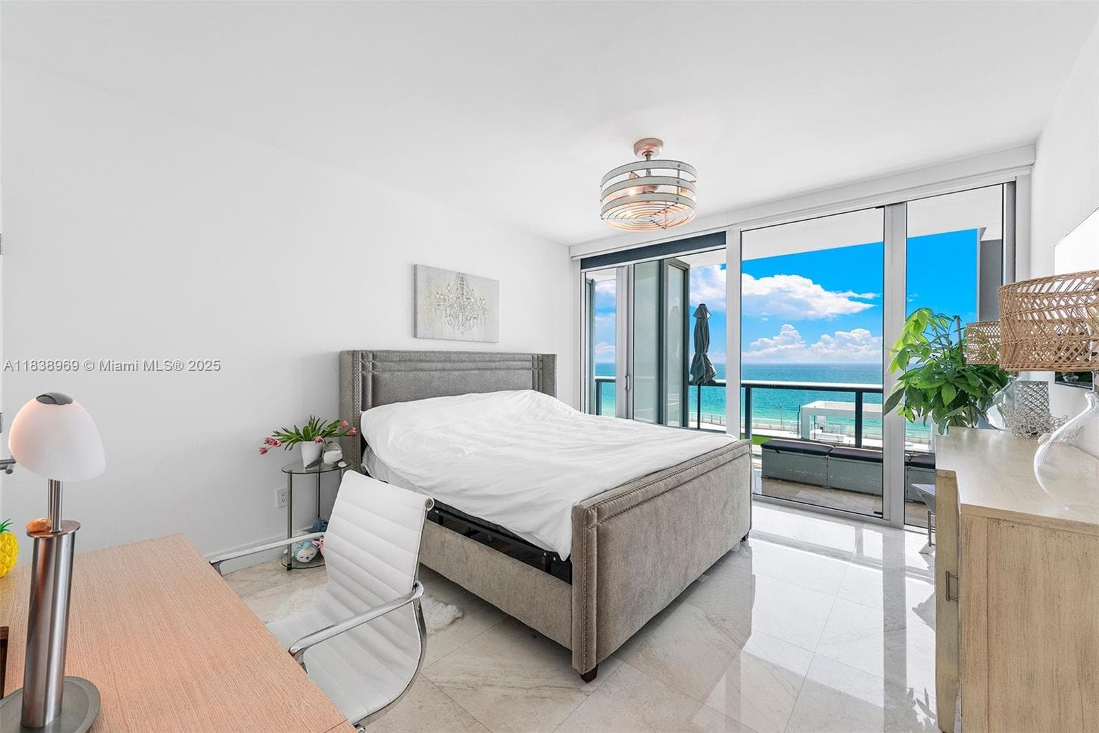 A11838969 — Miami Beach — 22