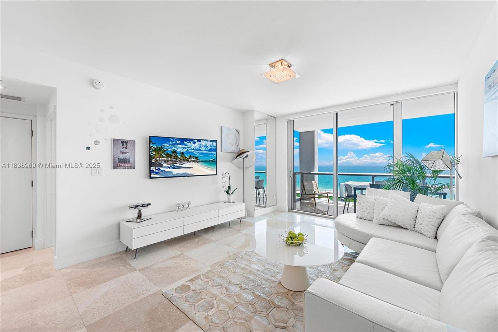 A11838969 — Miami Beach — 19