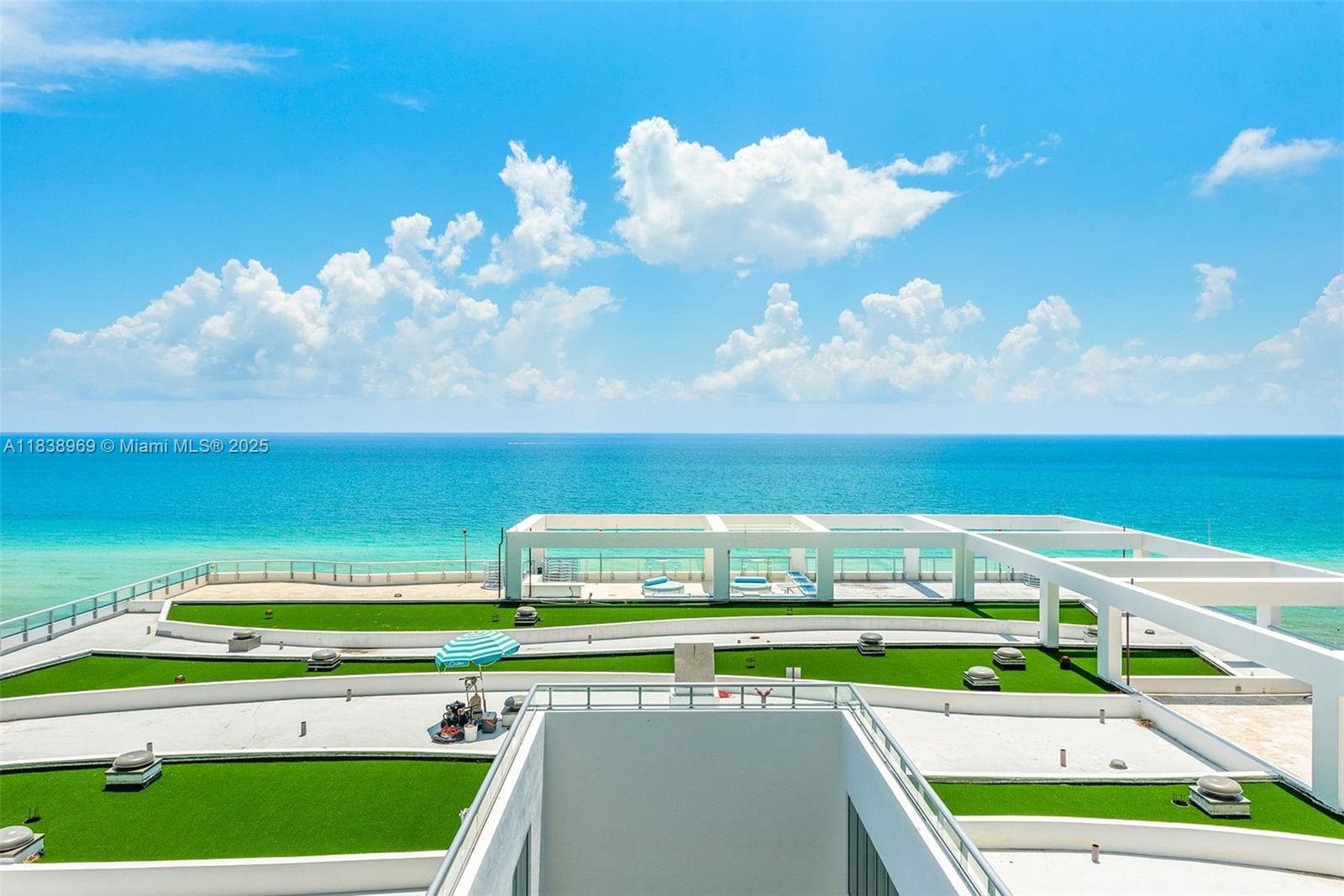A11838969 — Miami Beach — 21