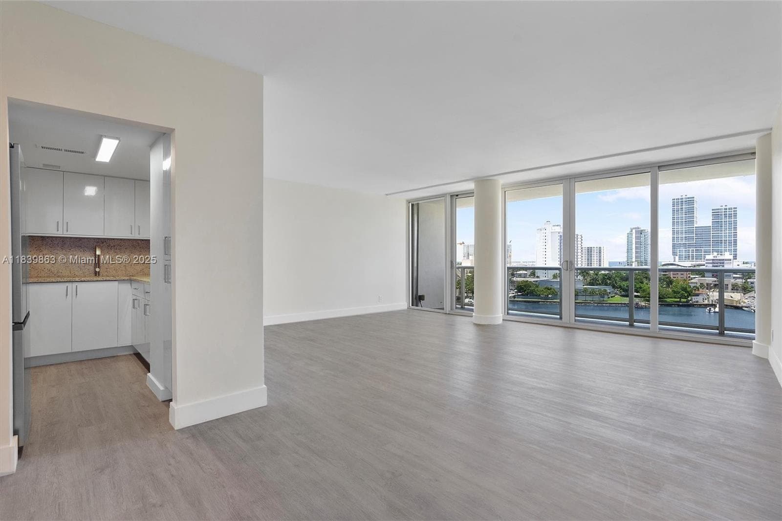A11839863 — Miami Beach — 2