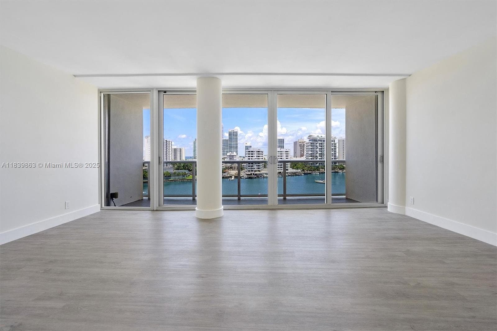 A11839863 — Miami Beach — 6