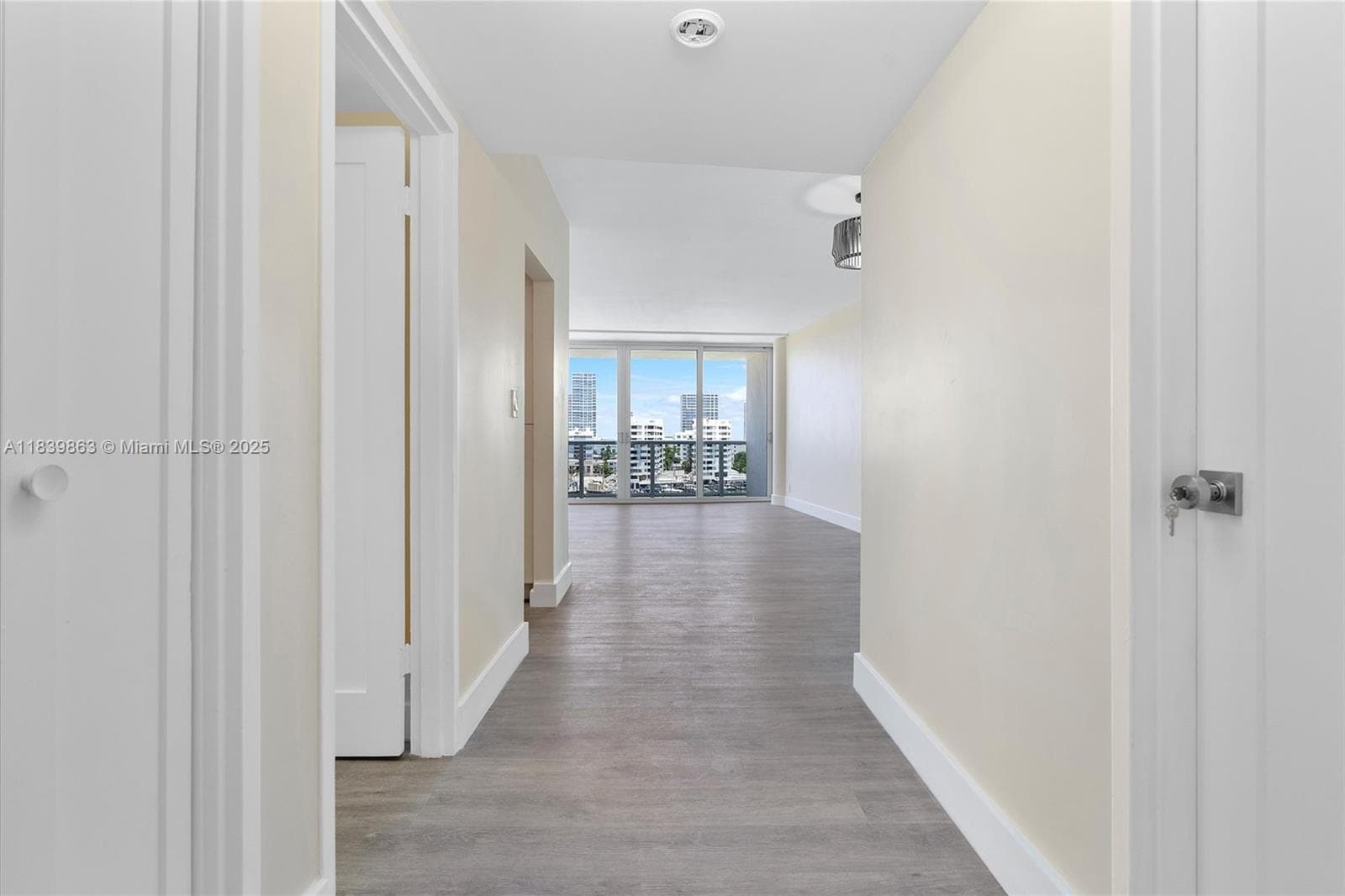 A11839863 — Miami Beach — 17