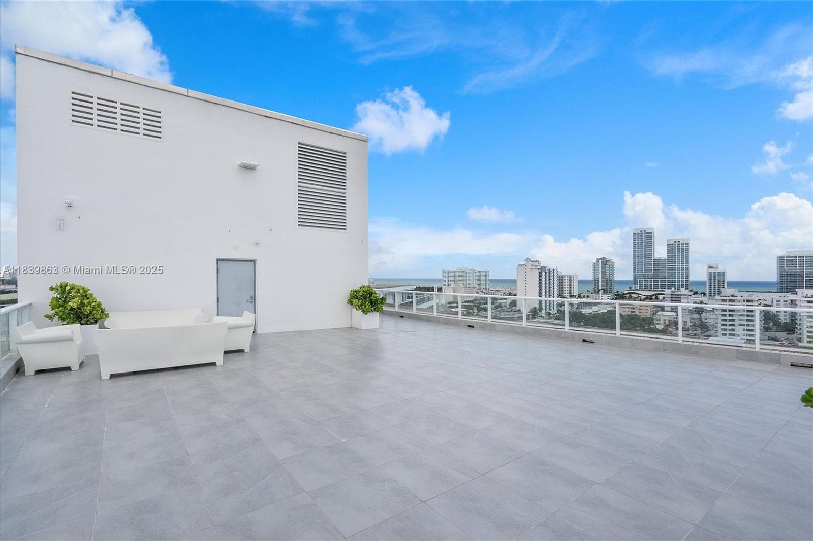 A11839863 — Miami Beach — 32