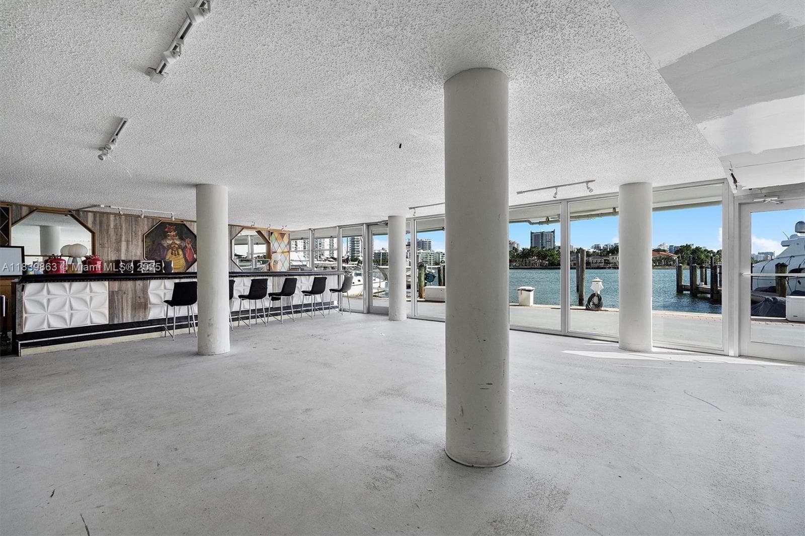 A11839863 — Miami Beach — 48