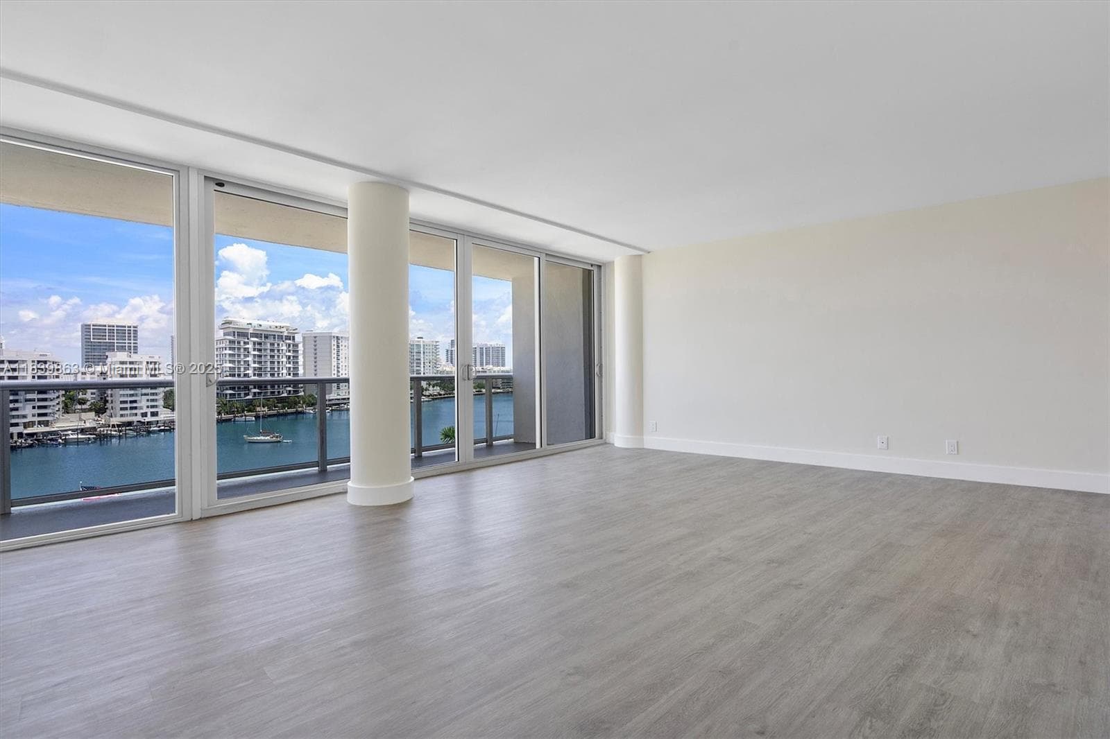 A11839863 — Miami Beach — 19