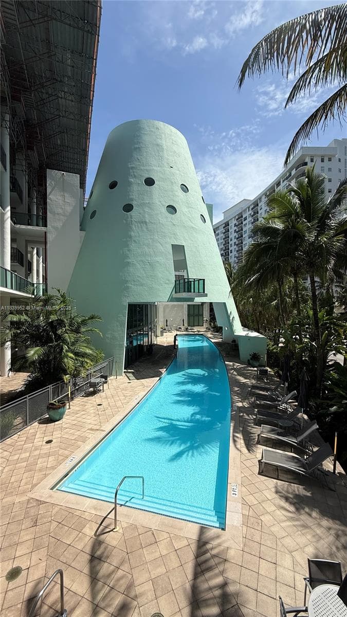 A11839952 — Miami Beach — 27