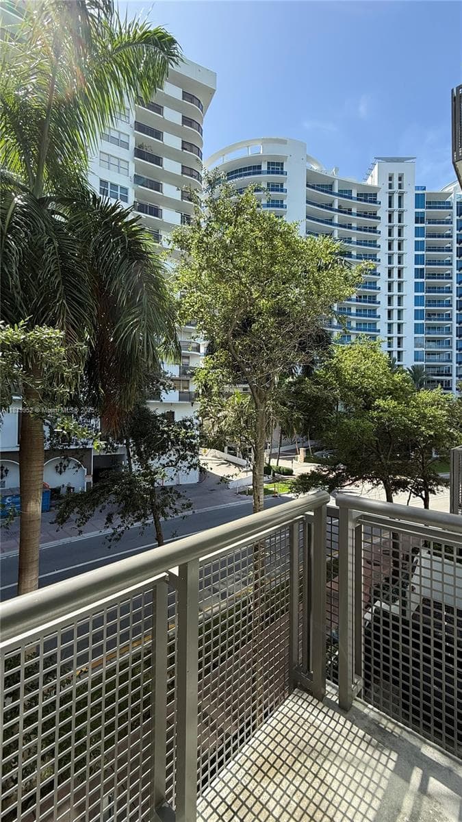 A11839952 — Miami Beach — 2