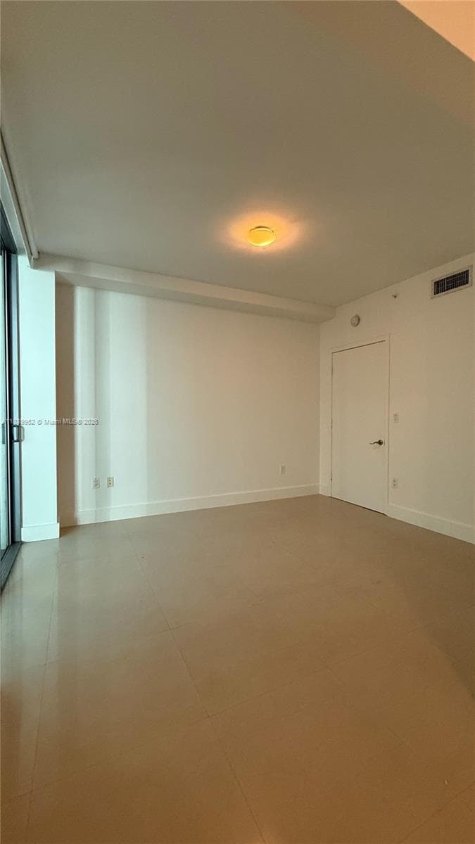 A11839952 — Miami Beach — 17