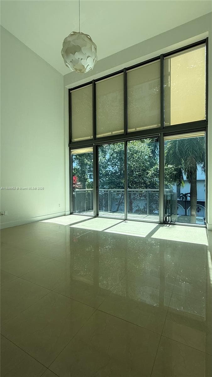 A11839952 — Miami Beach — 12