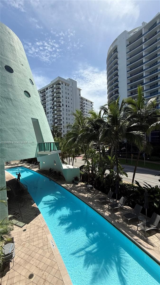 A11839952 — Miami Beach — 26