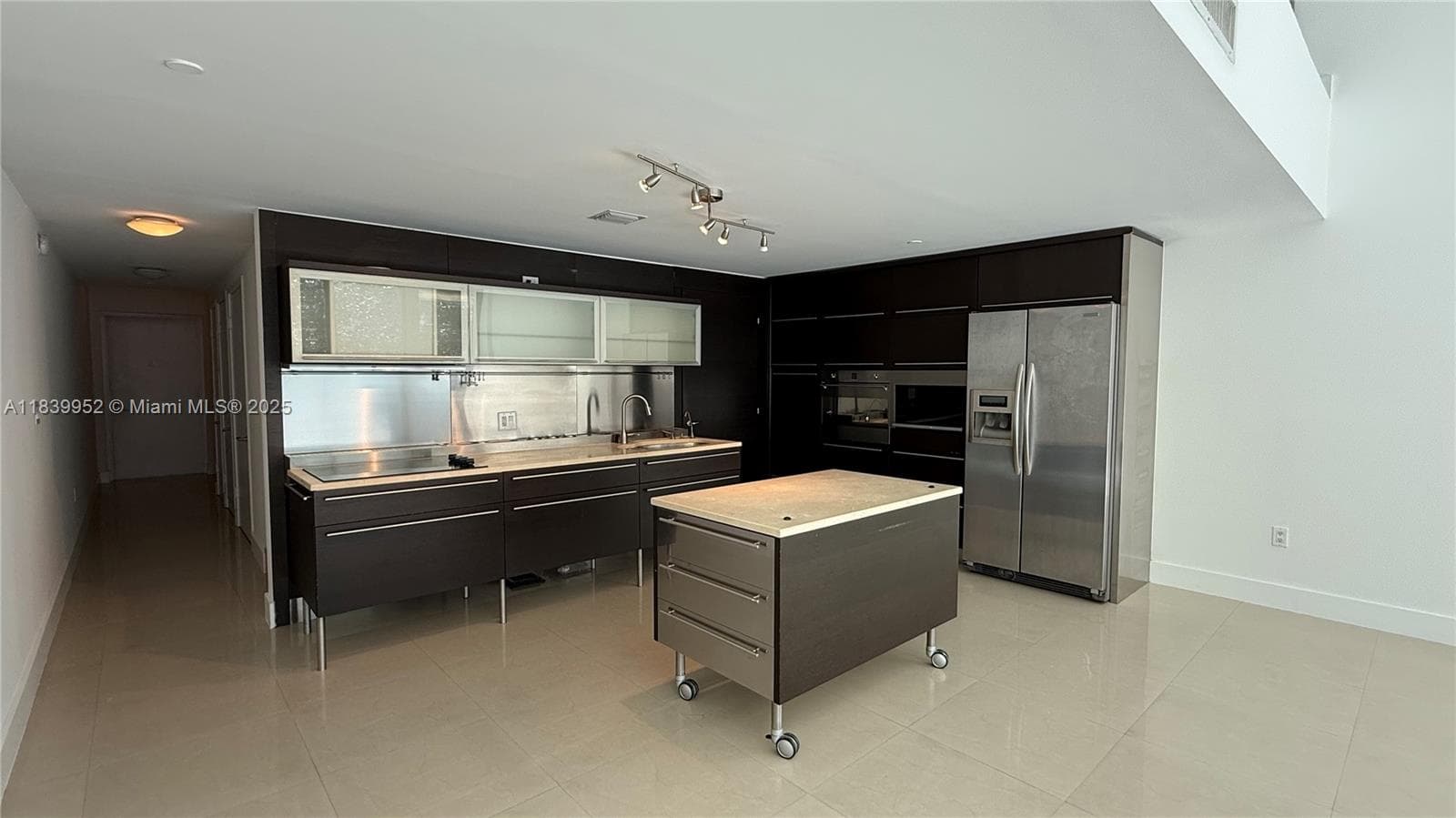 A11839952 — Miami Beach — 7